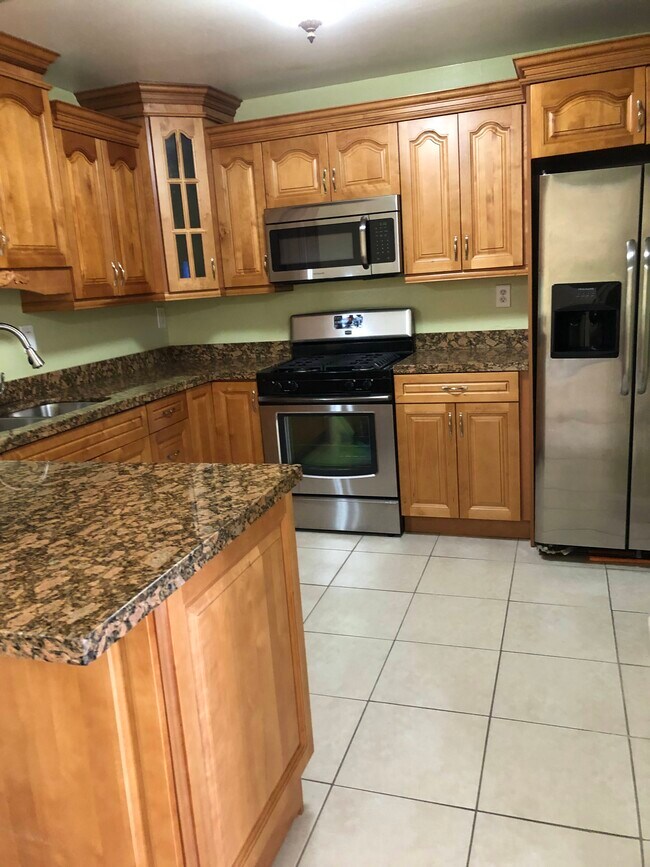 Kitchen - 7054 SW 114th Pl