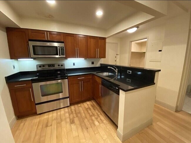 Foto del edificio - 1600 Beacon St
