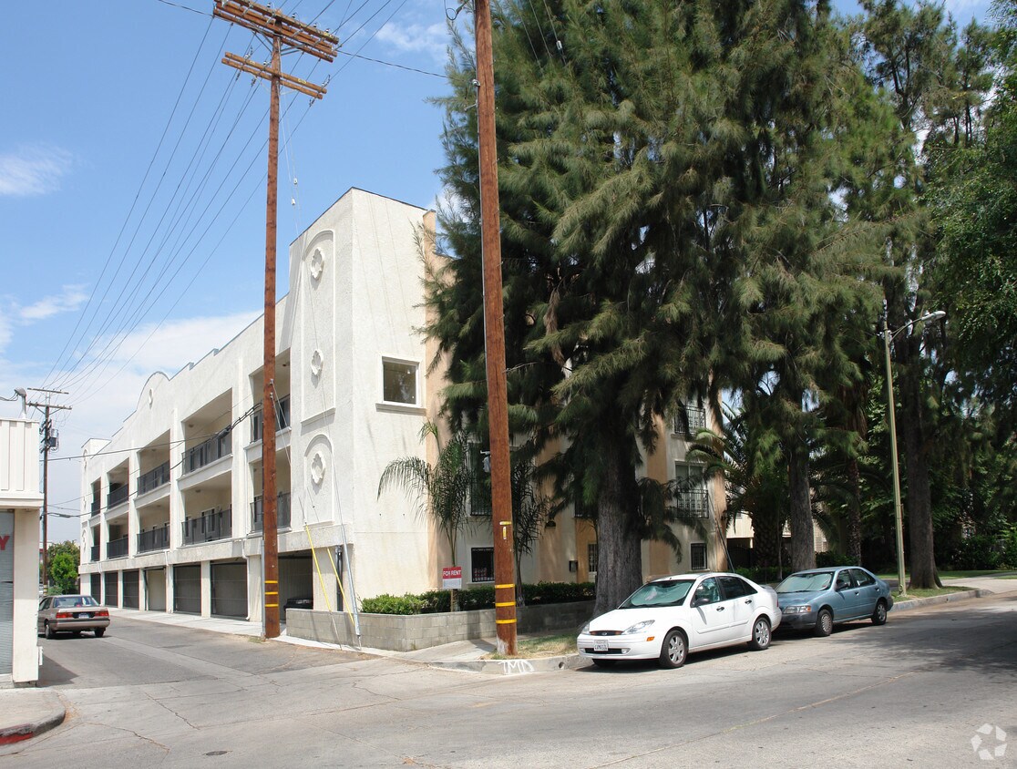 Foto del edificio - 7227 Jordan Ave