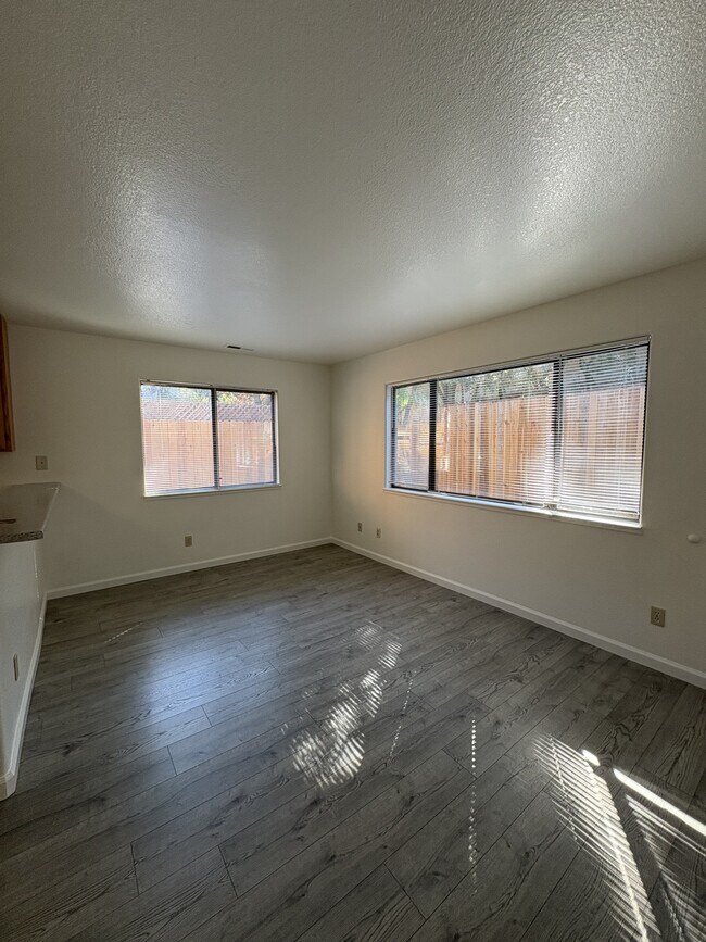 Foto del edificio - 1748 Mount Olive Dr
