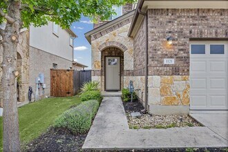 Building Photo - 1121 La Conterra Blvd