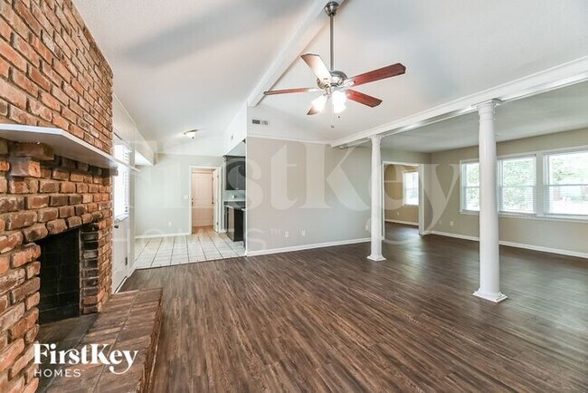 Foto del edificio - 141 N Lakeshore Dr