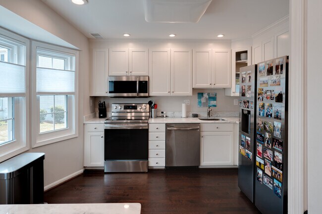 Building Photo - 6006 Sweet Dale Ct