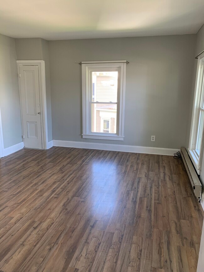 Sala de estar - 1504 Ridge Rd