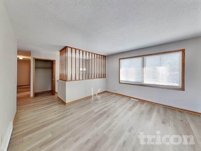 Foto del edificio - 11051 Quebec Ave N