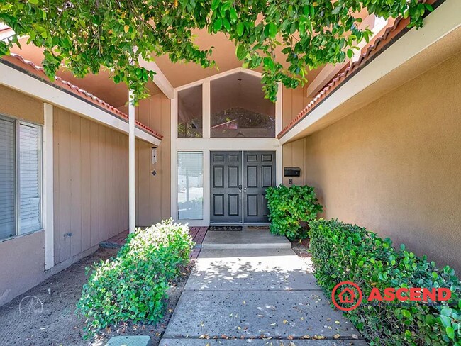 Building Photo - Phenomenal Home Located In Gated Community!