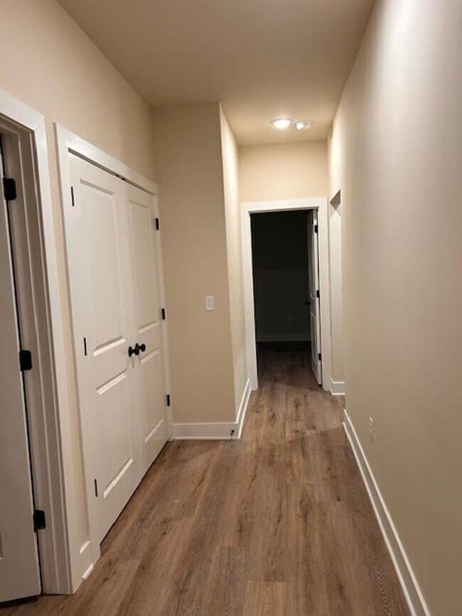 Foto del edificio - 503 E Harper St