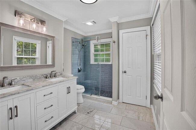 Building Photo - 2982 Northbrook Dr