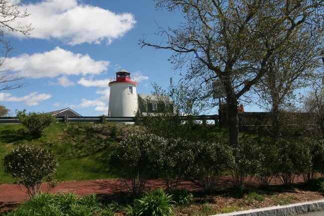 Building Photo - 1368 Route 28