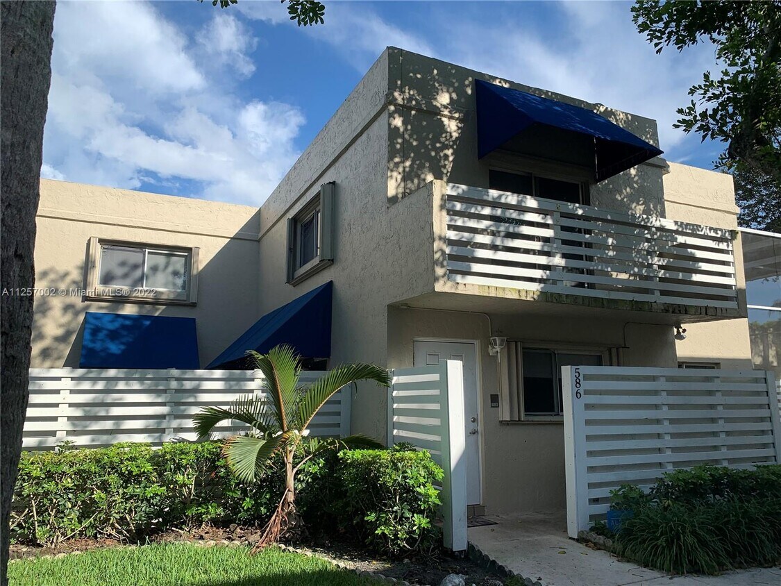586 NW 97th Ave, Plantation, FL 33324 Townhome Rentals in Plantation