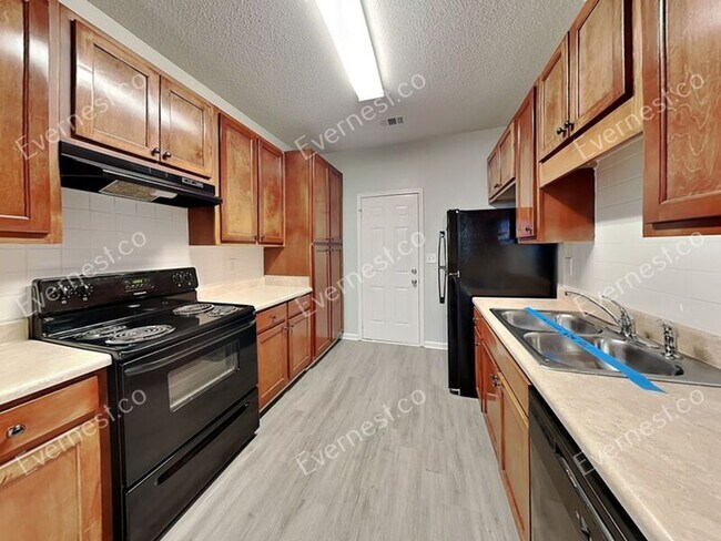 Foto del edificio - 8633 Thomas Ln