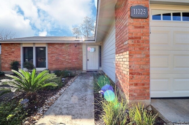 Building Photo - 11025 White Sands St