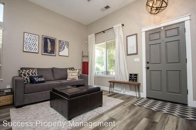 Building Photo - 3 br, 2 bath House - 1080 E Springer Dr.