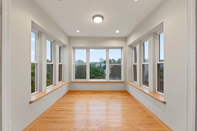 Building Photo - 6426 S Kenwood Ave