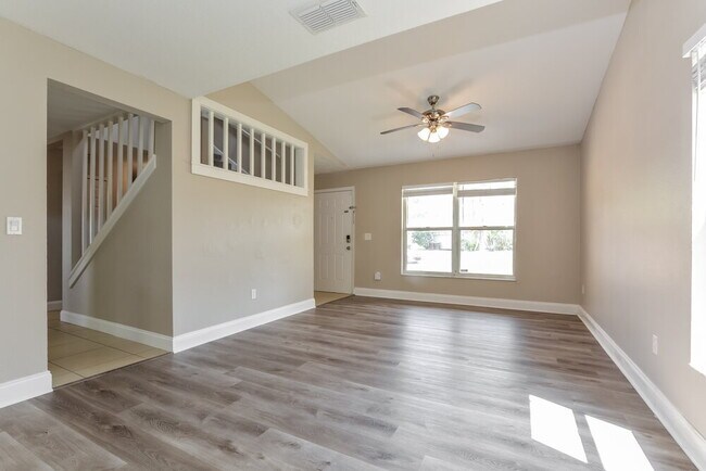 Building Photo - 930 Maple Forest Dr