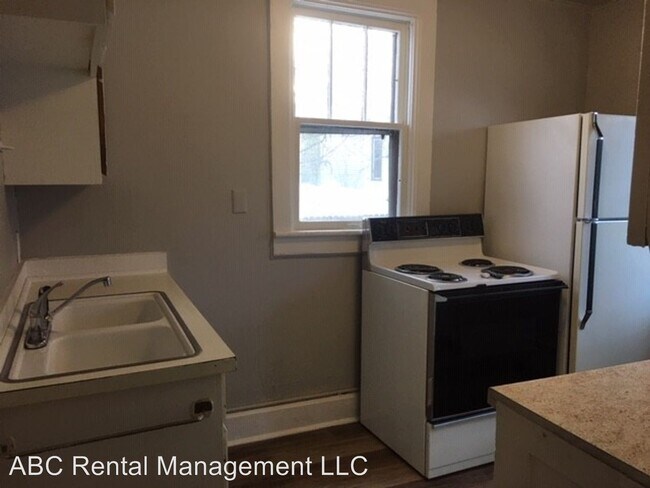 Building Photo - 136 E King St