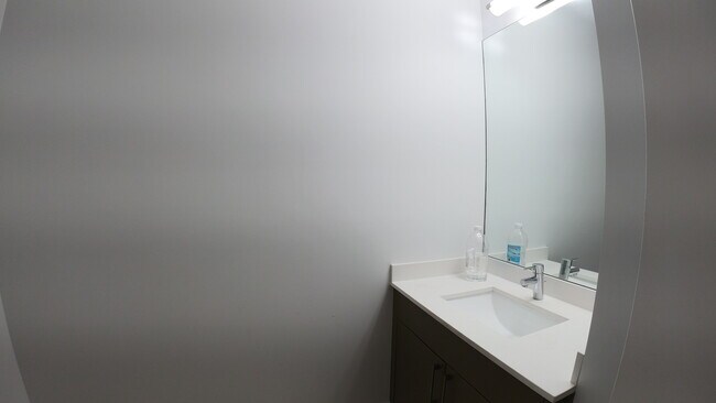 Building Photo - 1554 N Talman Ave