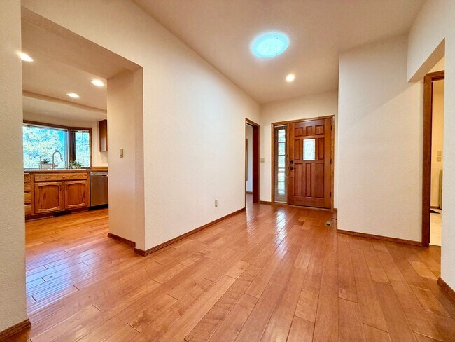 Foto del edificio - 60785 Willow Creek Loop