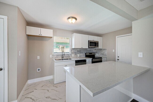Building Photo - Richmond TX - Newly updated 2 bedroom, 1 b...