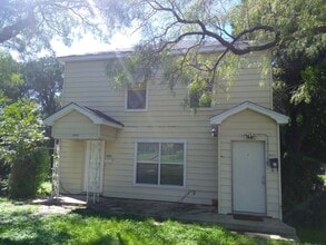 Building Photo - 1940 Lincoln Dr