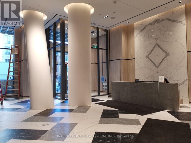 Photo du bâtiment - 395-4395 Bloor St E