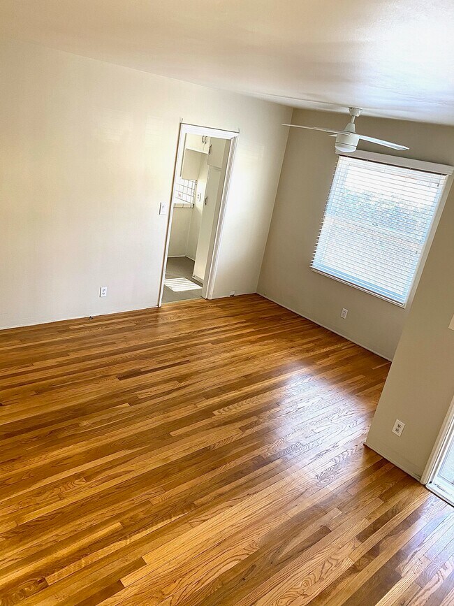 Living to Kitchen - 1618 Berkeley St