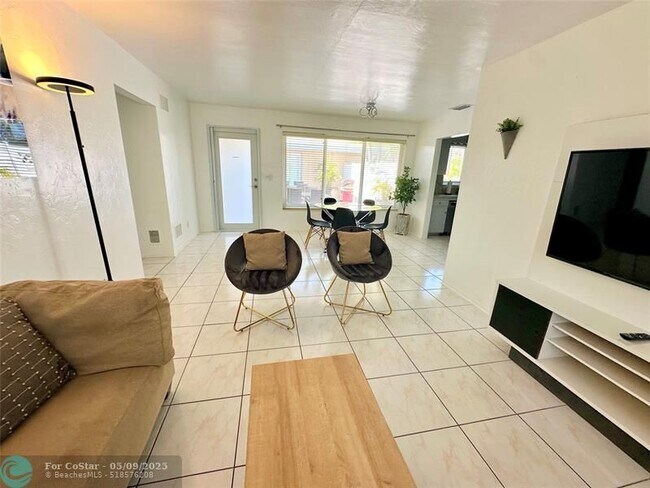 Foto del edificio - 2924 Middle River Dr