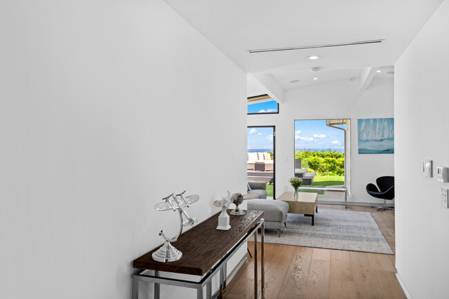 Foto del edificio - 18320 Clifftop Way