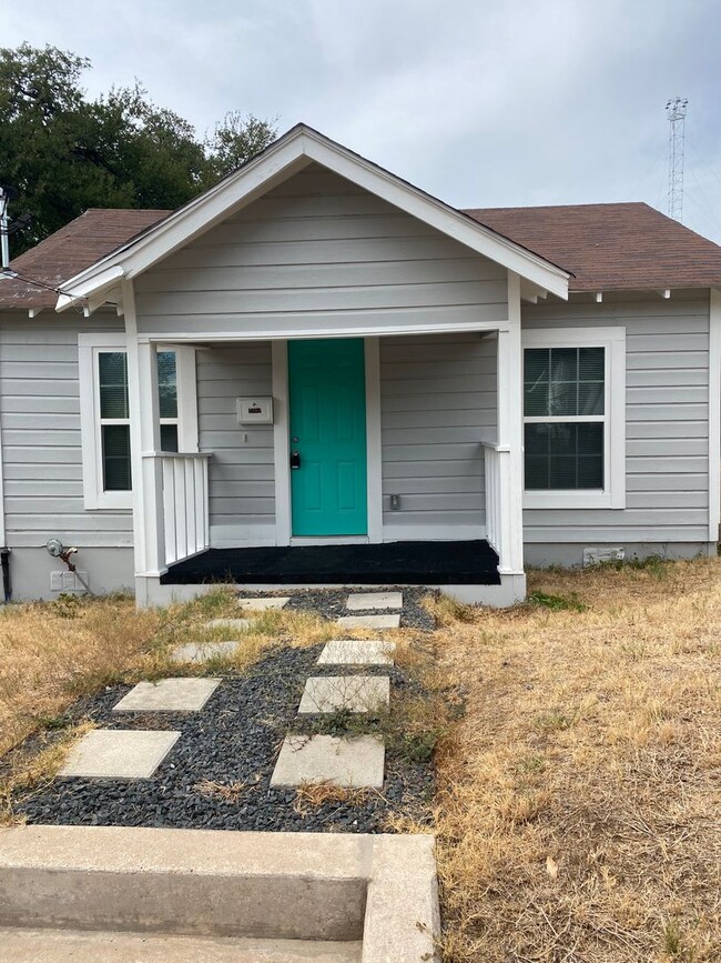 Building Photo - Beautiful East Austin Bungalow