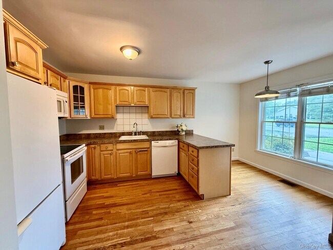Foto del edificio - 73 Sandalwood Ln