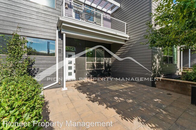 Foto del edificio - 3 br, 3.5 bath House - 3168 Syracuse St.