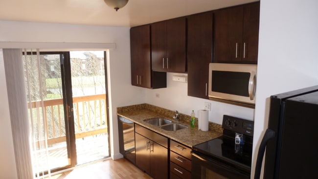 Foto del edificio - 1851 N Green Ln N