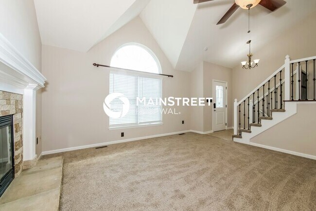 Foto del edificio - 3 Bedroom Pet-Friendly Home in Lee's Summi...