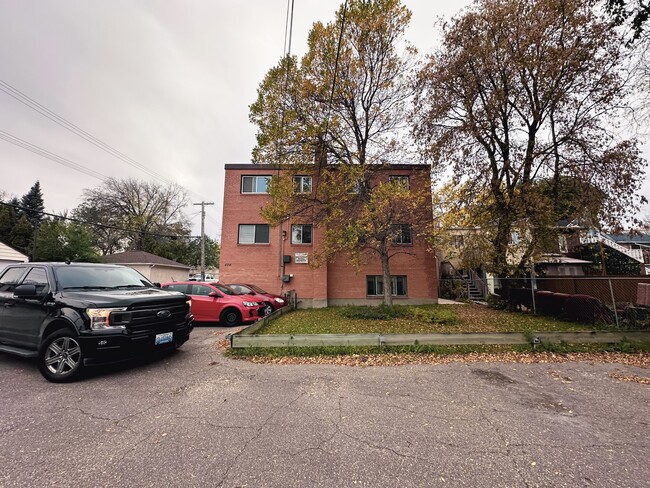 Photo du bâtiment - 424 Rue Aulneau