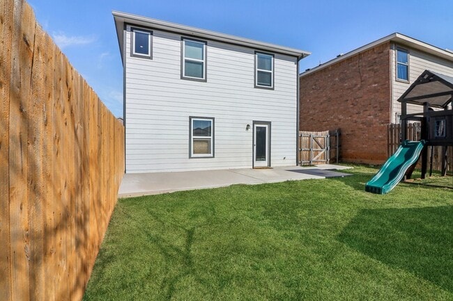 Building Photo - 6165 River Pointe Dr