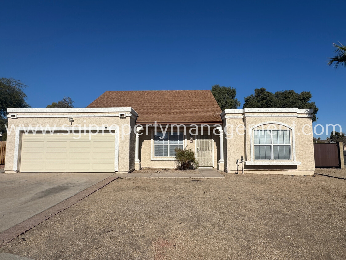 Foto principal - North Phoenix home on huge lot for rent