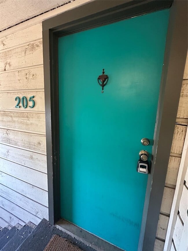 Building Photo - 3902 Peterson Ave