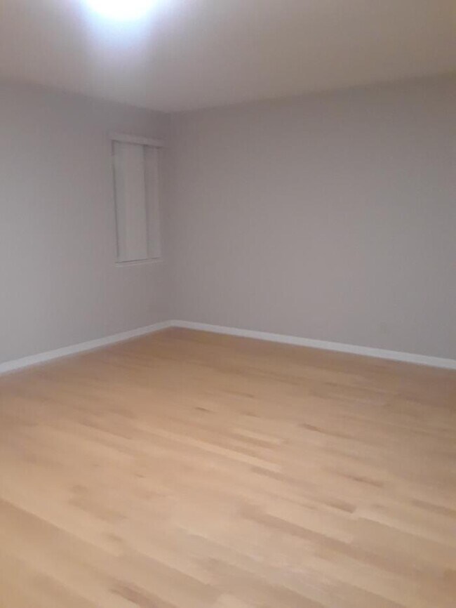 Building Photo - 3 bedroom in San Francisco CA 94121