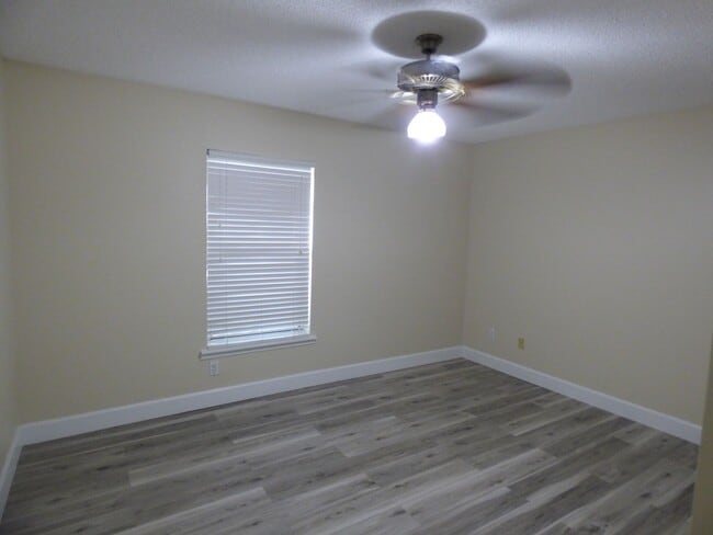 Building Photo - *** Beautiful 2 bedroom 2.5 bathroom Townh...
