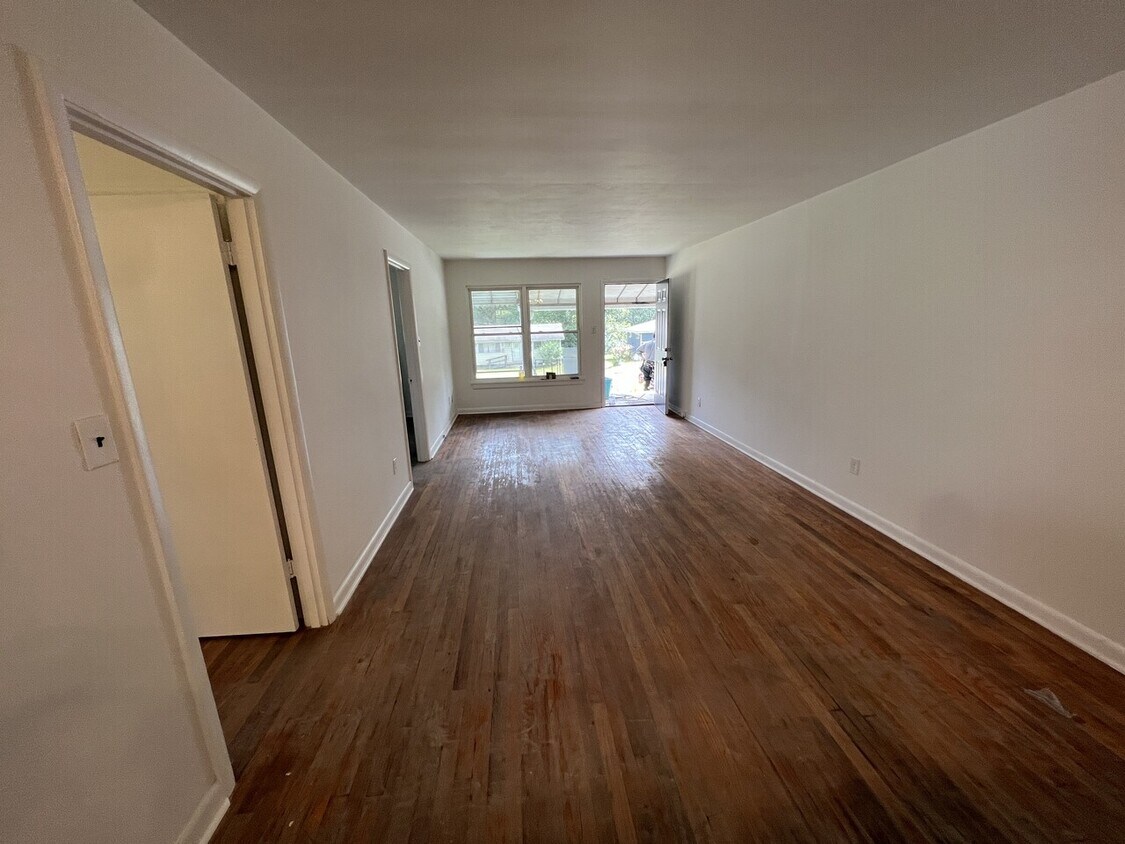 Building Photo - Basswood Dr (4905)