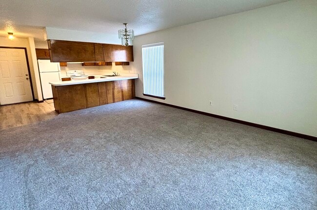 Building Photo - 337 Lewis St