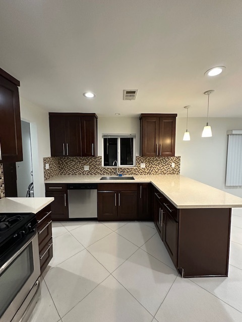 Kitchen - 10328 Wilsey Ave