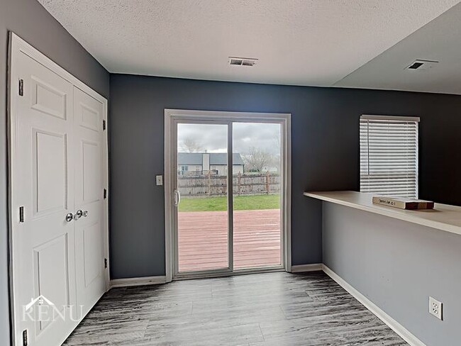 Foto del edificio - 5074 Pine Hill Dr