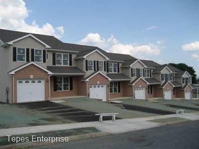 Primary Photo - 3 br, 2.5 bath House - 3035 Center Rd
