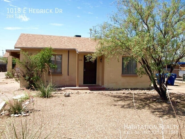 Building Photo - Hedrick Acres 2BR w/central AC, 2 miles fr...