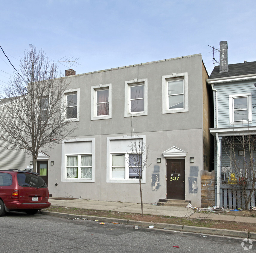 Building Photo - 307 Seaman St