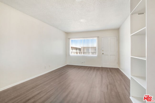 Building Photo - 14108 Doty Ave