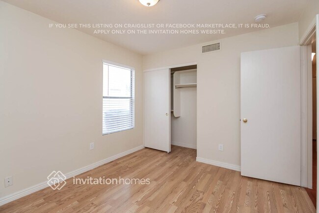 Building Photo - 2304 E Pinto Dr