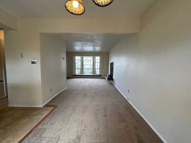 Foto del edificio - ? Move-In Ready 3BR Townhome | Ask About Our ZERO Deposit! ?
