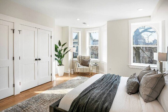 Foto del edificio - Stunning historic new renovated Townhome